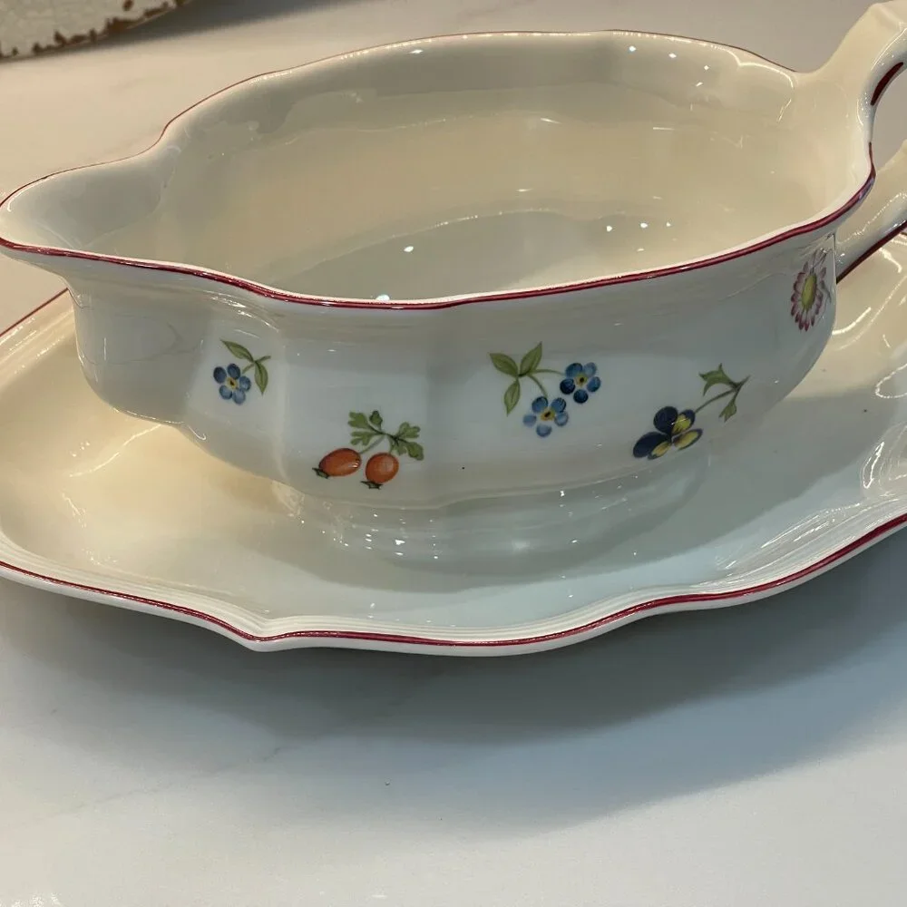 Villeroy & Boch Petite Fleur Gravy Boat - Picture 3 of 10